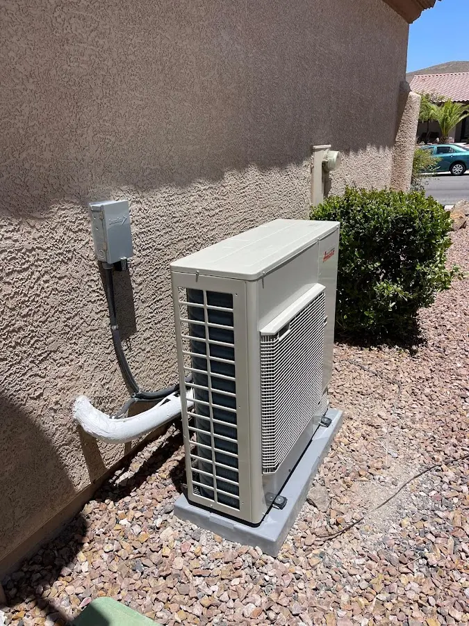 Residential air conditioning condenser unit in San Carlos Park